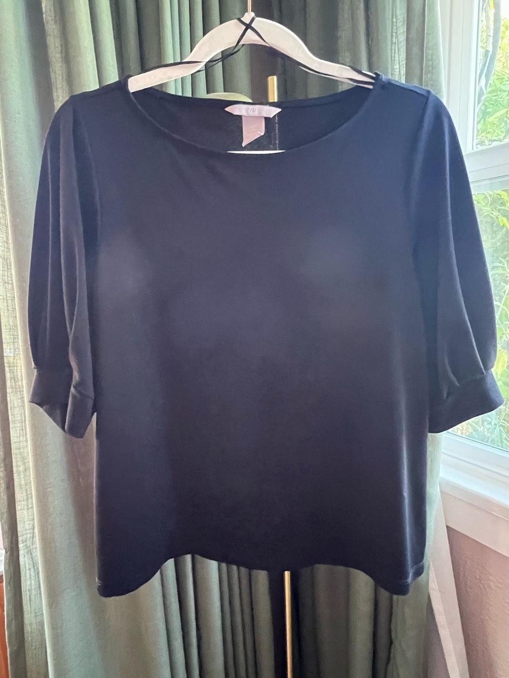 H&M Black Short Puff Sleeve Top